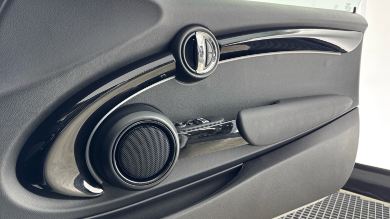 MINI Hatchback 2.0 Cooper S Classic 3dr Auto Petrol Hatchback